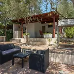 Charming House In Stari Grad
