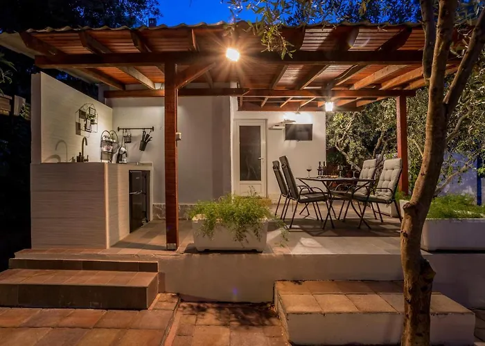 Charming House In Stari Grad